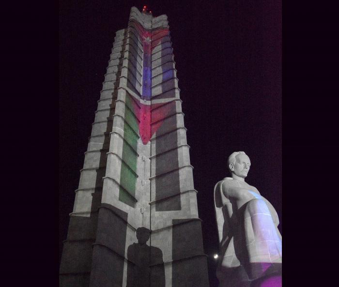 Iluminierters Jose-Martí-Denkmal auf der Plaza de la Revolución | Bildquelle: Angewandte Kubaforschung © Na | Bilder sind in der Regel urheberrechtlich geschützt